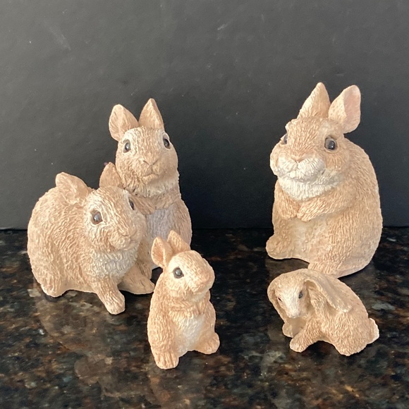 United Design Stone Critters Set of 5 Sitting Resin Bunnies/Rabbits/Made In USA